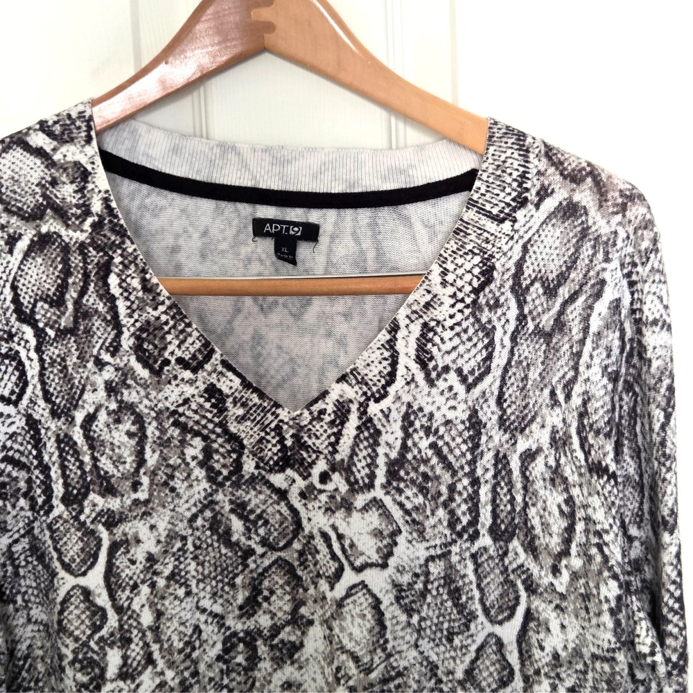 Womens Apt 9 SNAKE SKIN PRINT‎ Animal Print Long Sleeve Shirt  V Neck Size XL